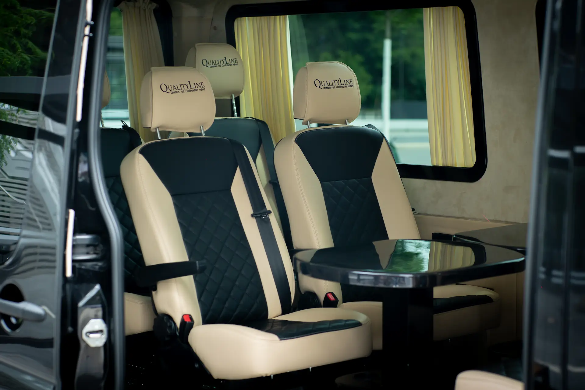 VIP Van von QualityLine mit Platz bis zur 9 Personen